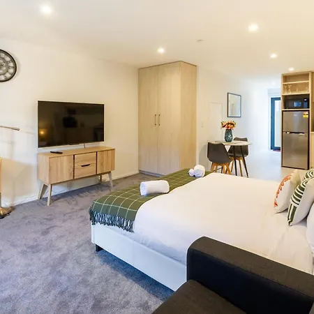 Bright & New Studio Unit Walk To Town